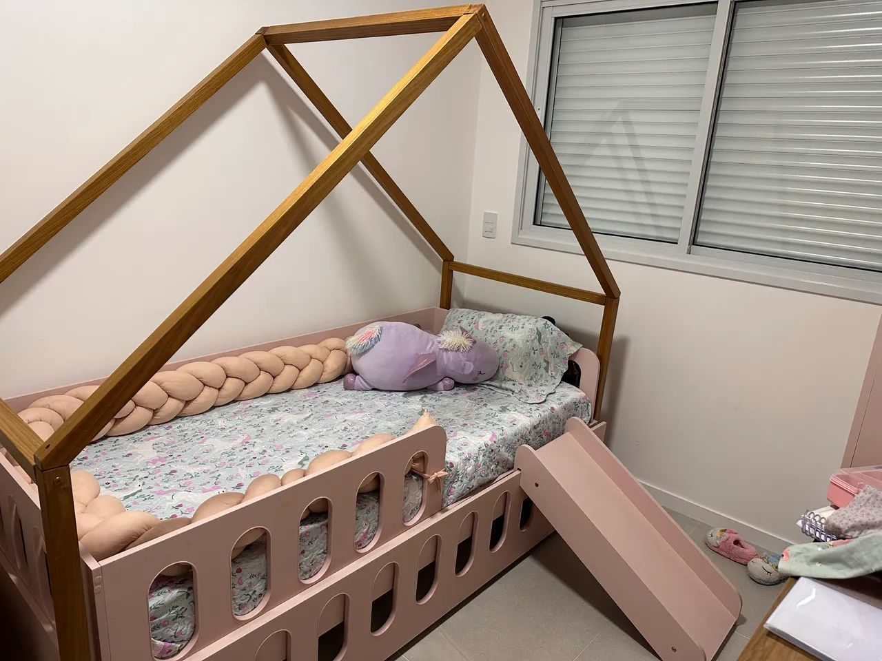 Vendo cama solteiro para menina