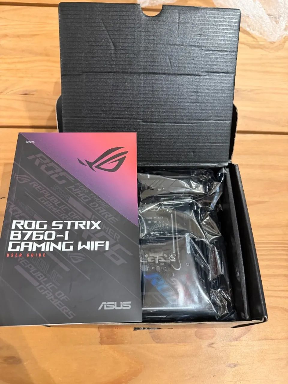 Placa-mãe ASUS ROG Strix B760-I Gaming WiFi, socket LGA1700, DDR5