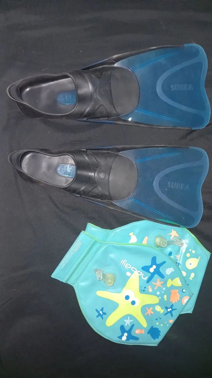 Pé de Pato e boia de braço infantil praia piscina