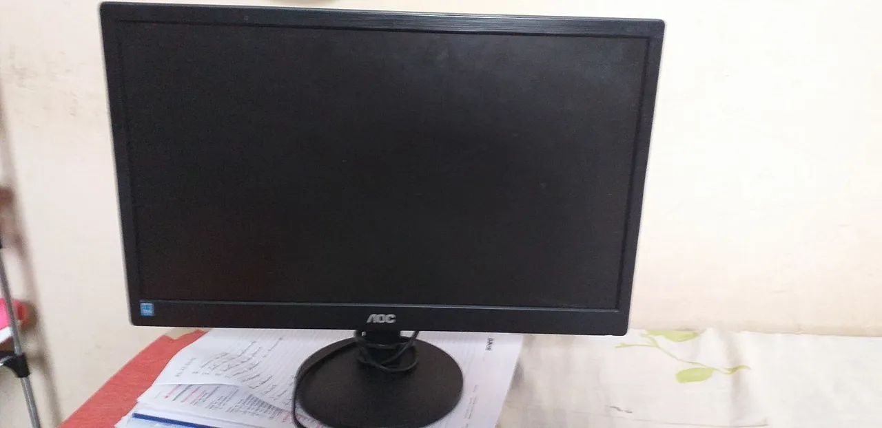 Vendo um monitor 14 polegada usado em bom estado de 350,00 por 250,00 - Foto 2