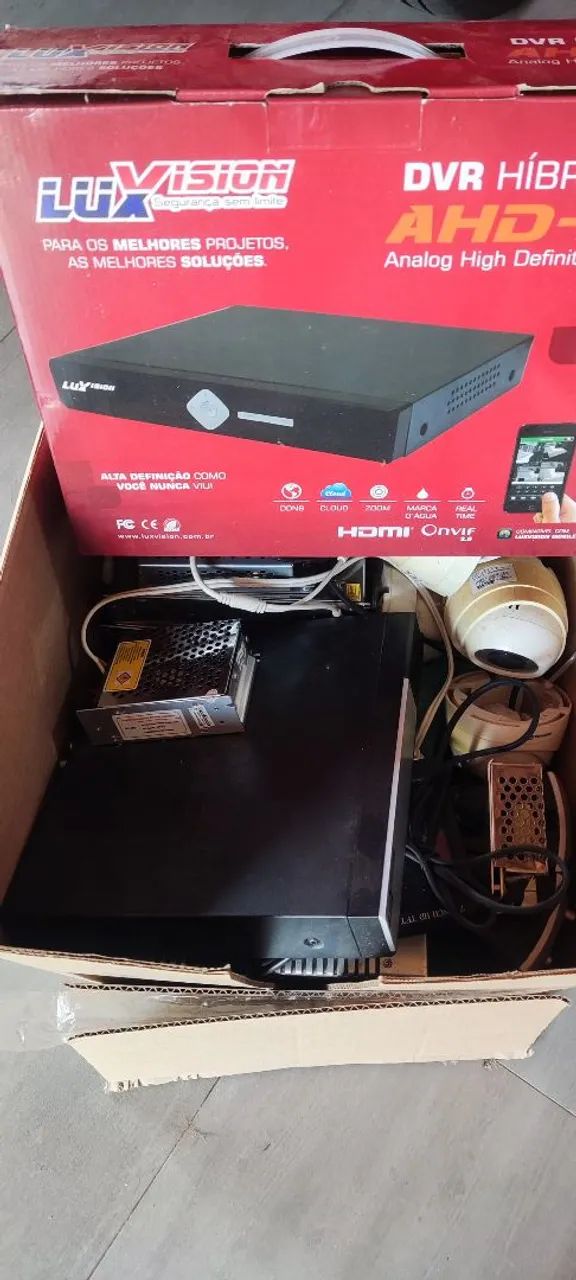 DVR com câmeras e fonte