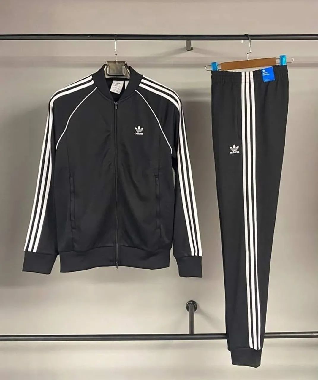Conjunto Adidas original sem uso Novo