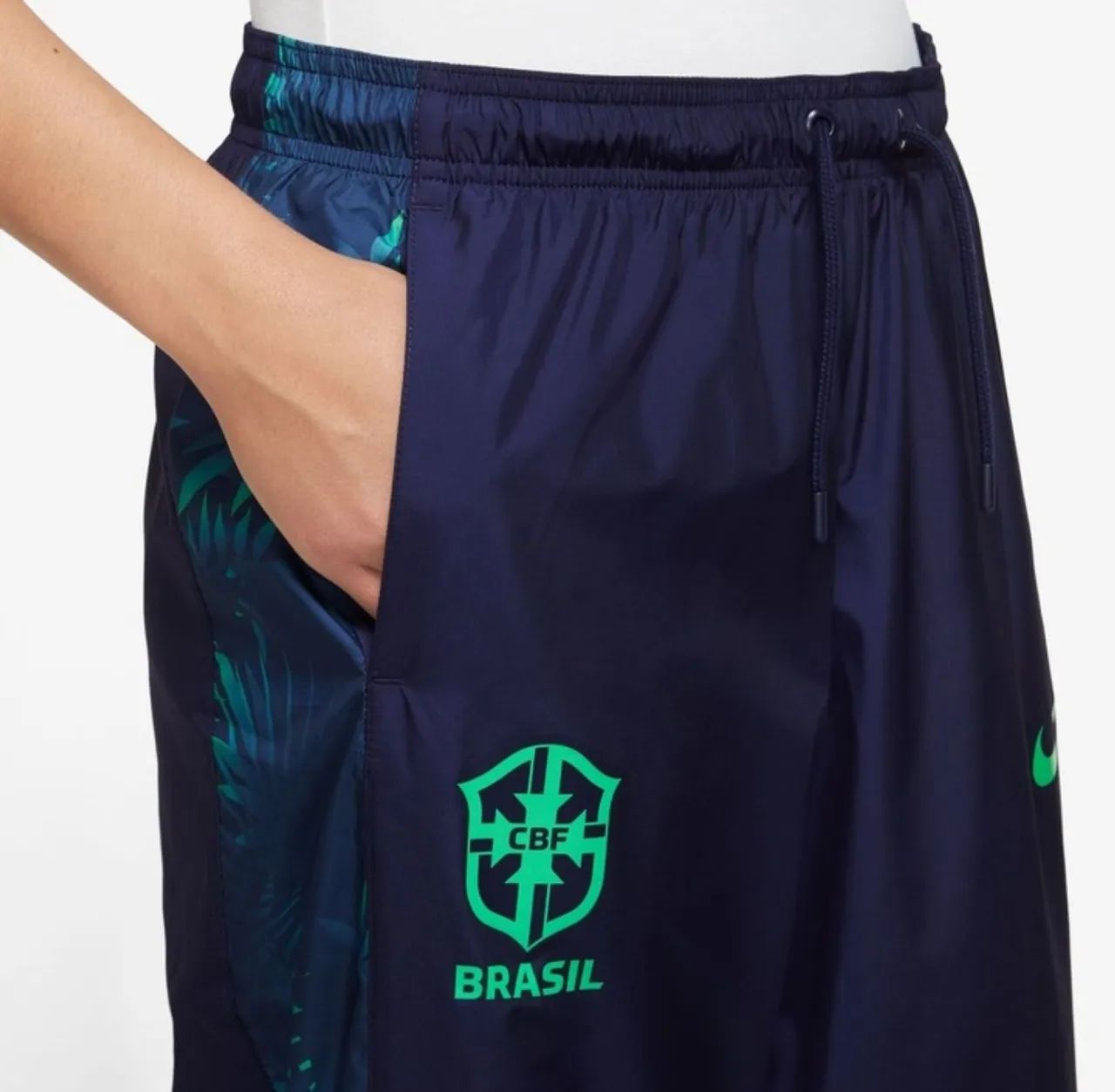 Calça Nike Brasil Essential Feminina Nova/TAMANHO G - Foto 3