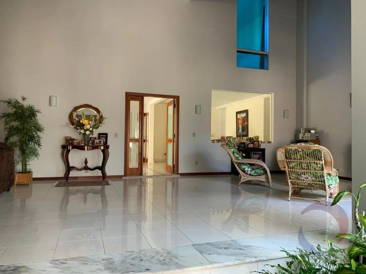 Casa Residencial de 750 m² com 4 suítes no Córrego Grande - Foto 2