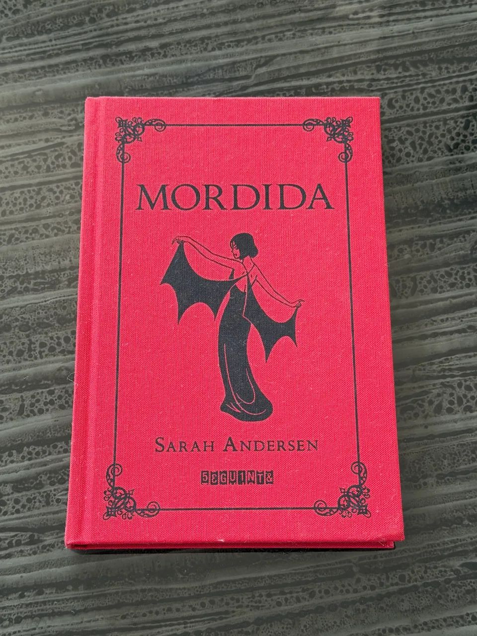 Livro Mordida da Sarah Andersen