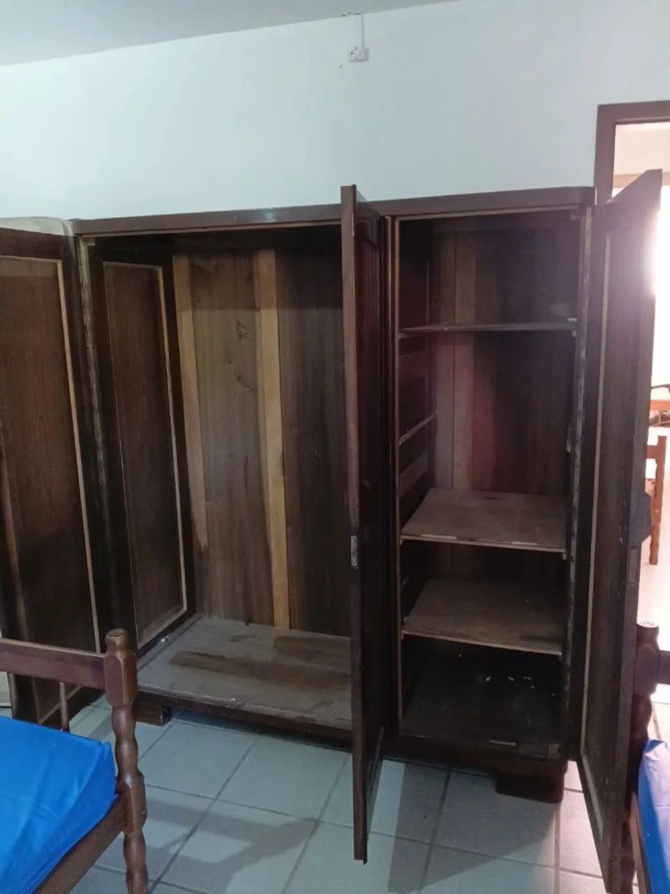 Armário guarda roupa