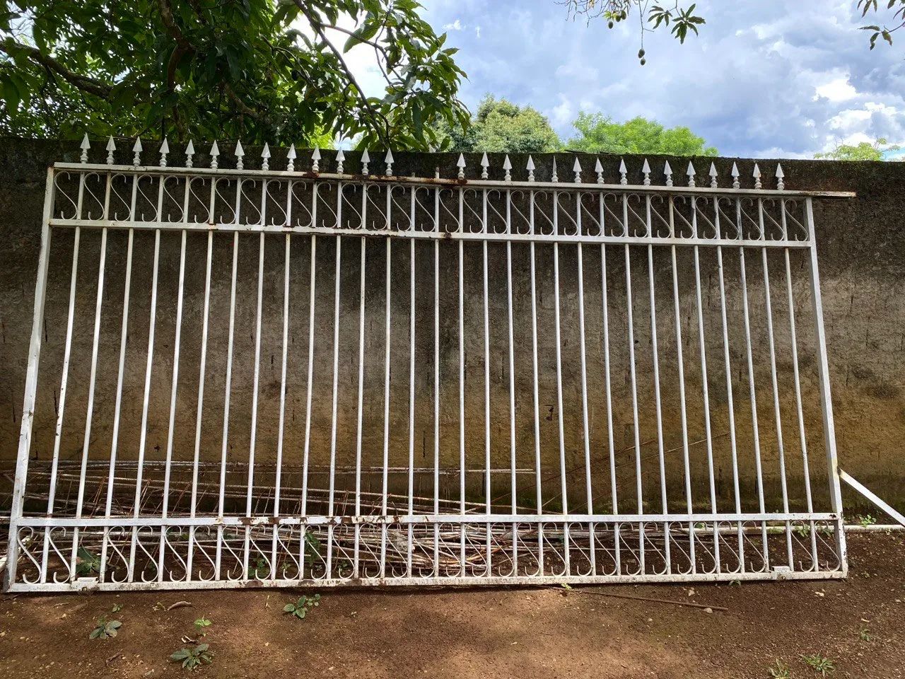 Portão de grades 
