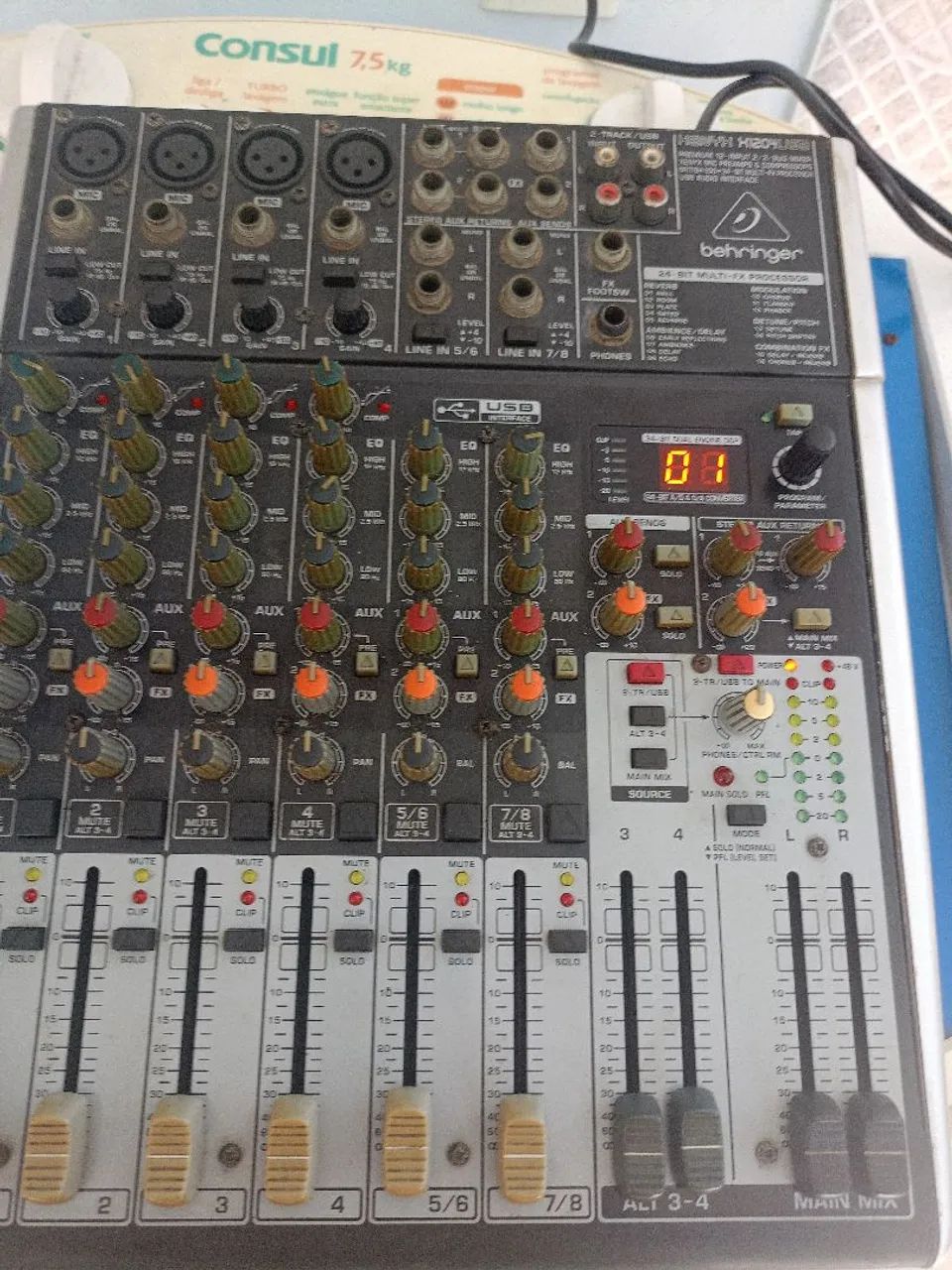  Mesa de som Behringer xenys 1204 usb - Foto 4