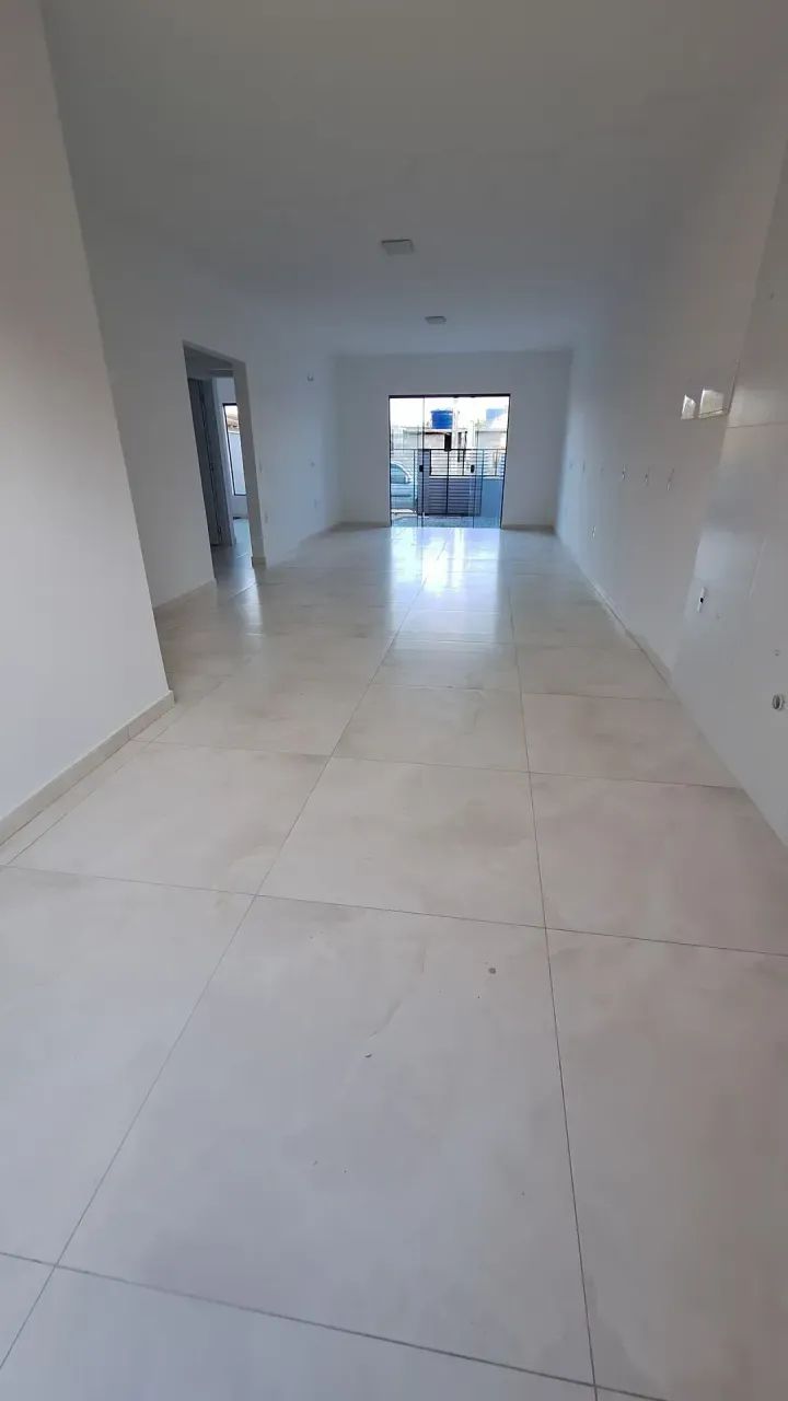 Conforto e Estilo: Casa Geminada com Piscina e Excelente Localização - Foto 3