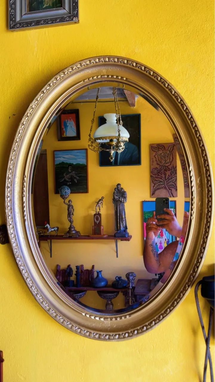 Lindo espelho oval colonial com lindo detalhes