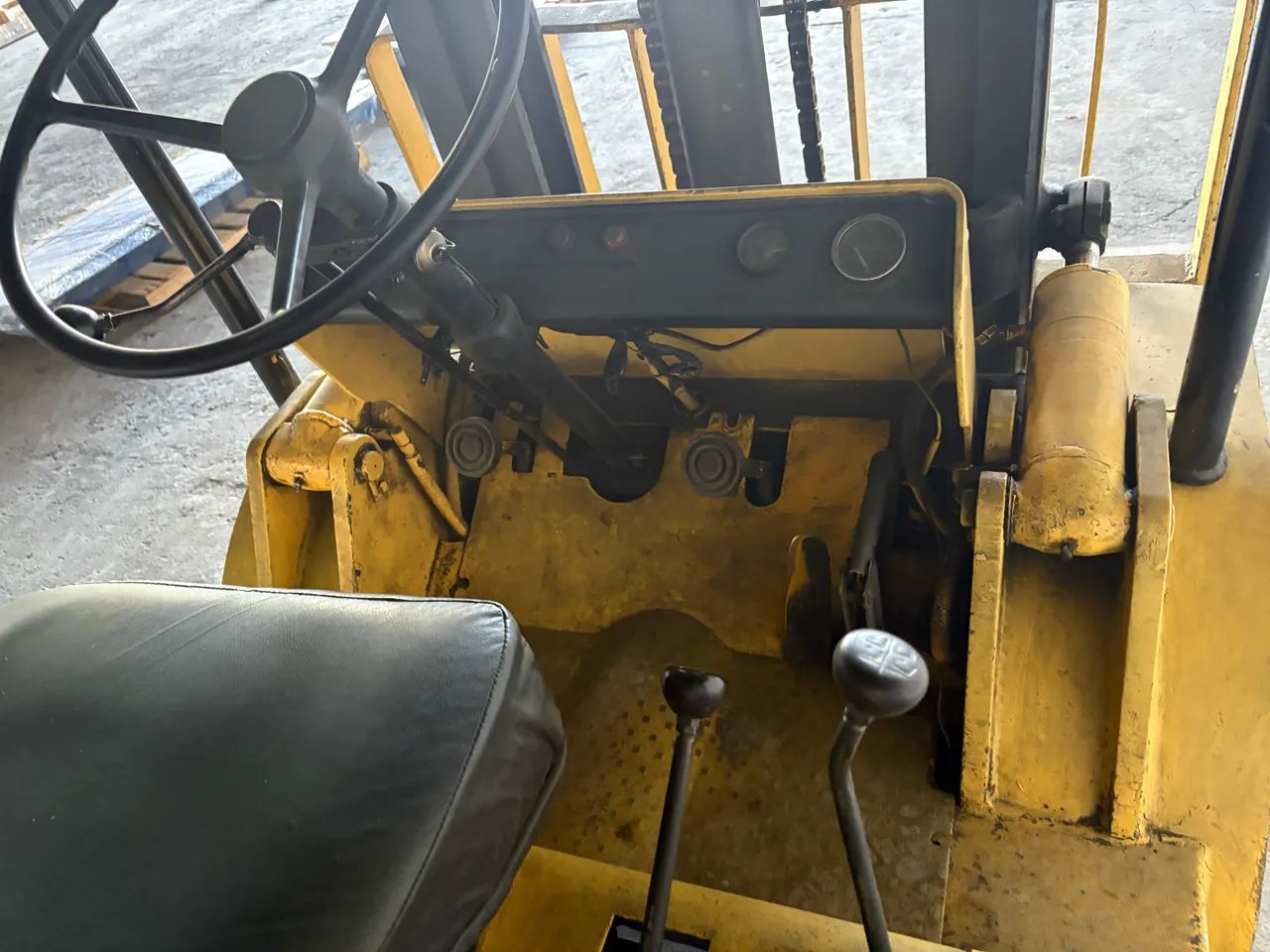 Empilhadeira Hyster H80J 4 Toneladas GLP | Motor 6 Cilindros Opala | Mecânica OK - Foto 4