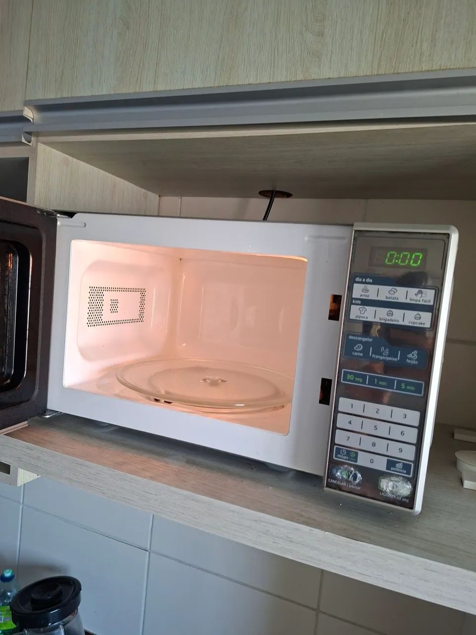 Vendo micro-ondas funcionando perfeitamente bem  - Foto 2