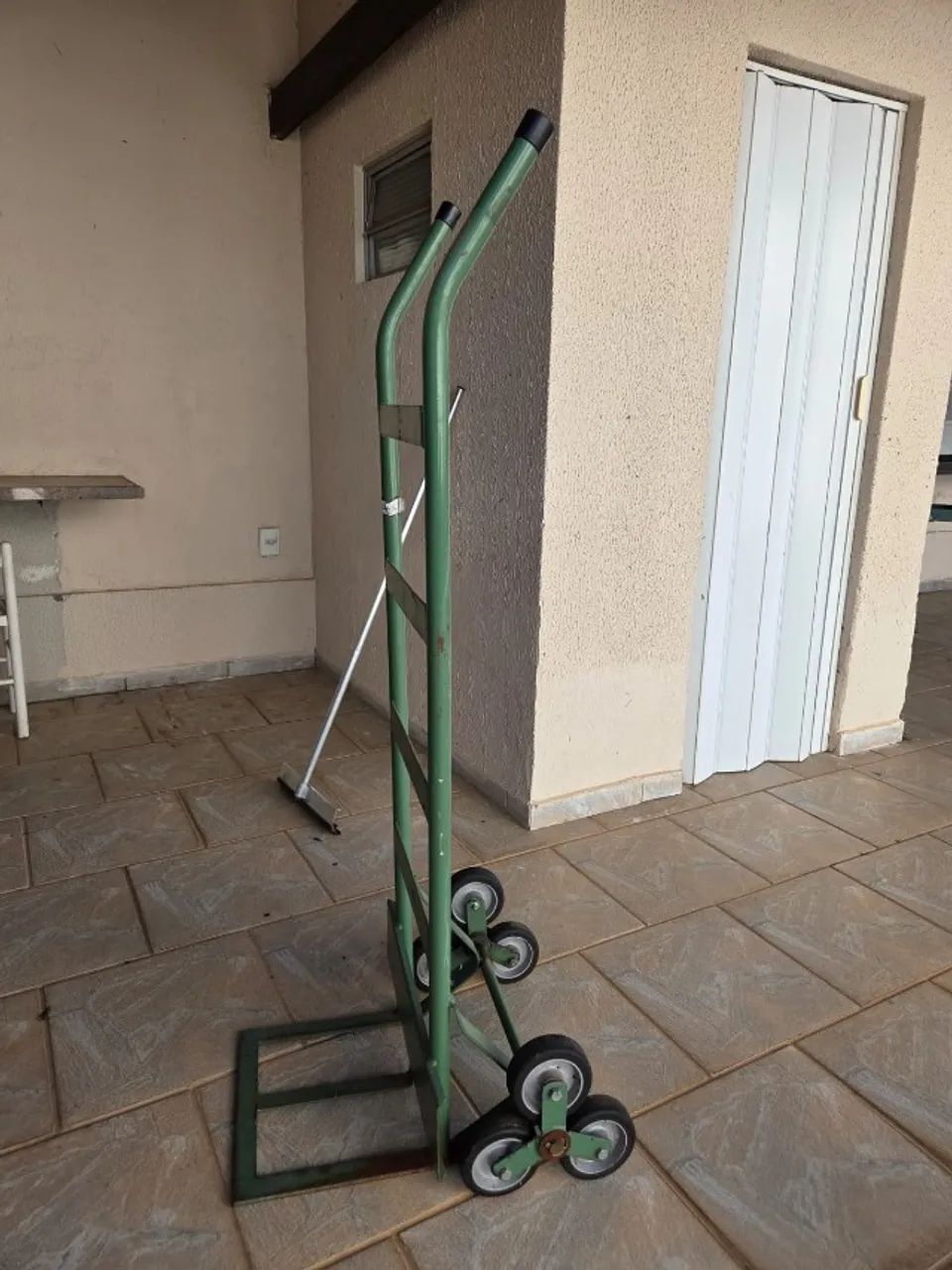 Carrinho em aço, sobe escada, para logística