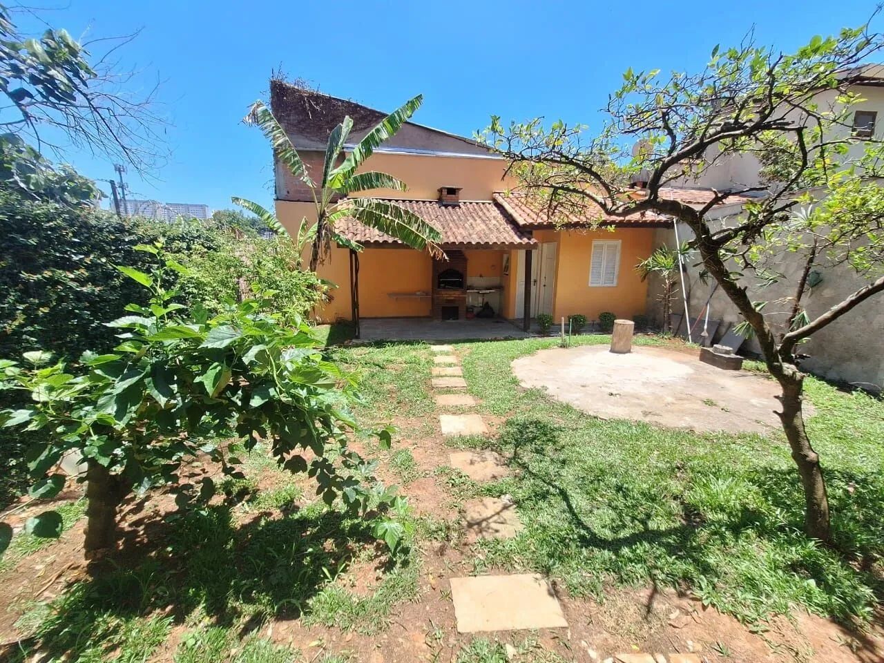 SOBRADO COM 4 QUARTOS E QUINTAL FL26 - Foto 2