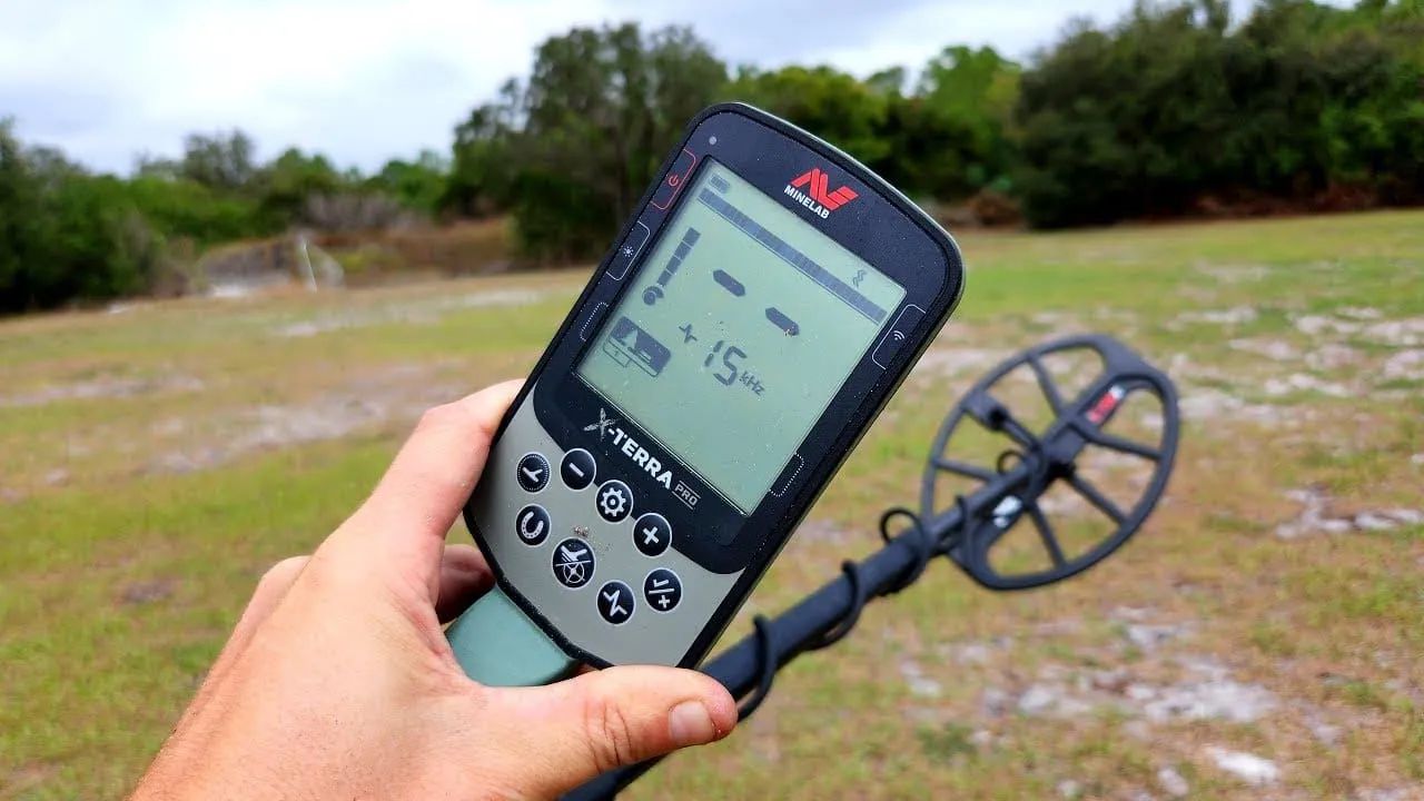 DETECTOR DE METAIS ( MINELAB )
