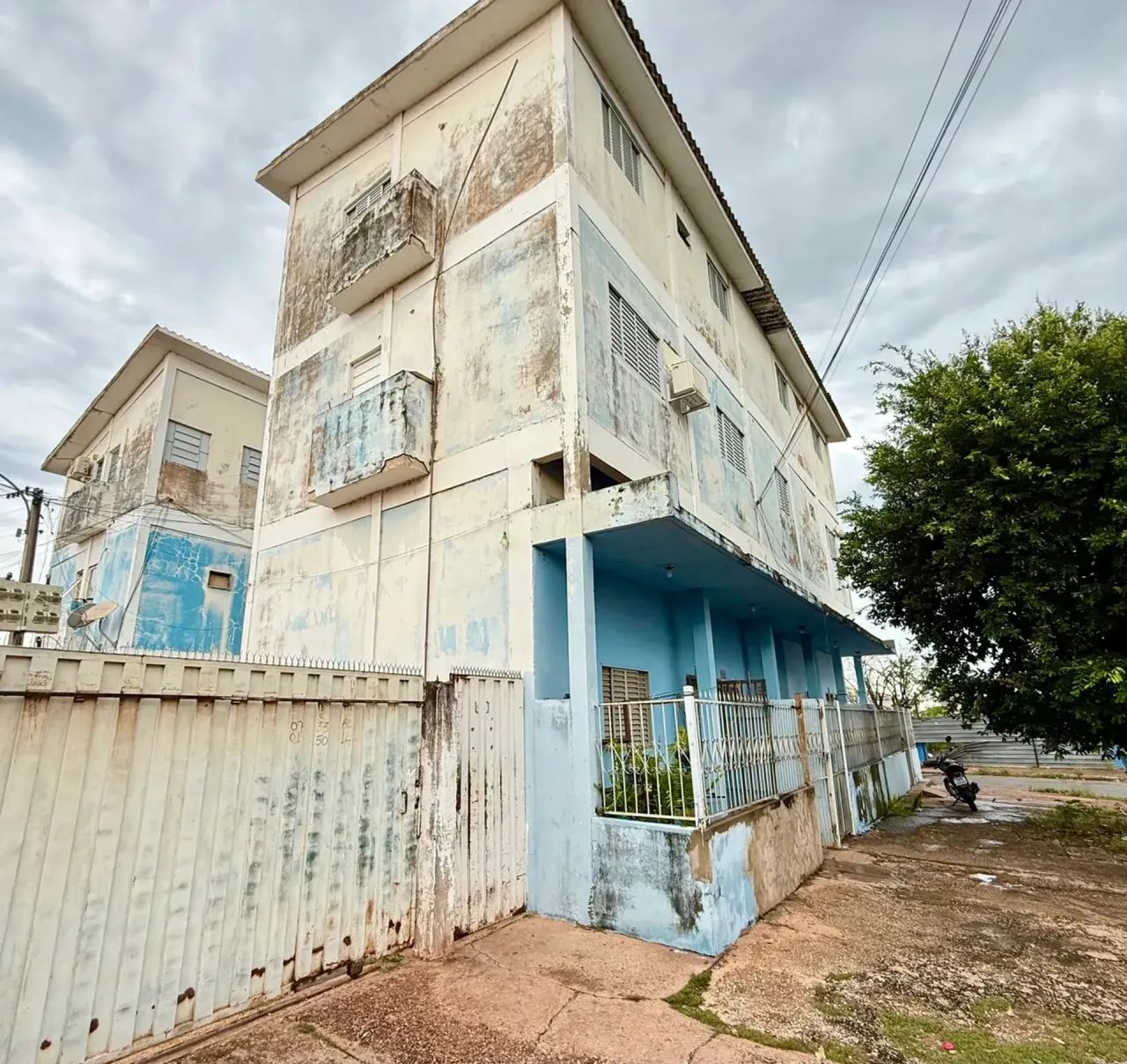 Imóvel para venda possui 45 metros quadrados com 2 quartos em Morada da Serra - Cuiabá - M