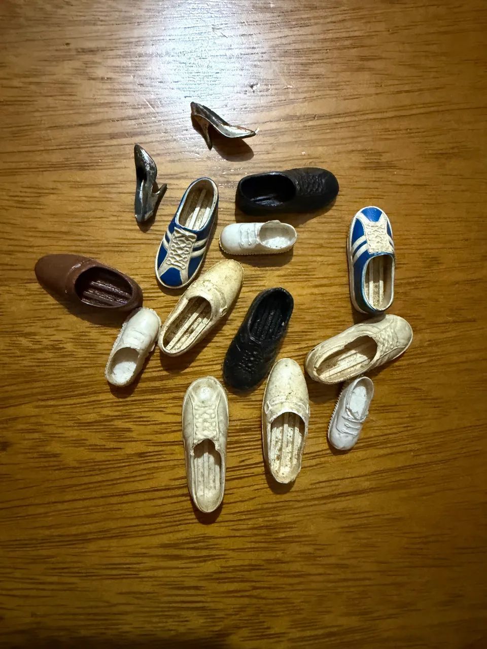 Lote Acessórios Boneca - sapatos diversos  - Foto 2