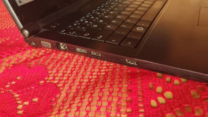 Notbook Megaware i3 QudCore 4g hd 250 hdmi - Foto 3