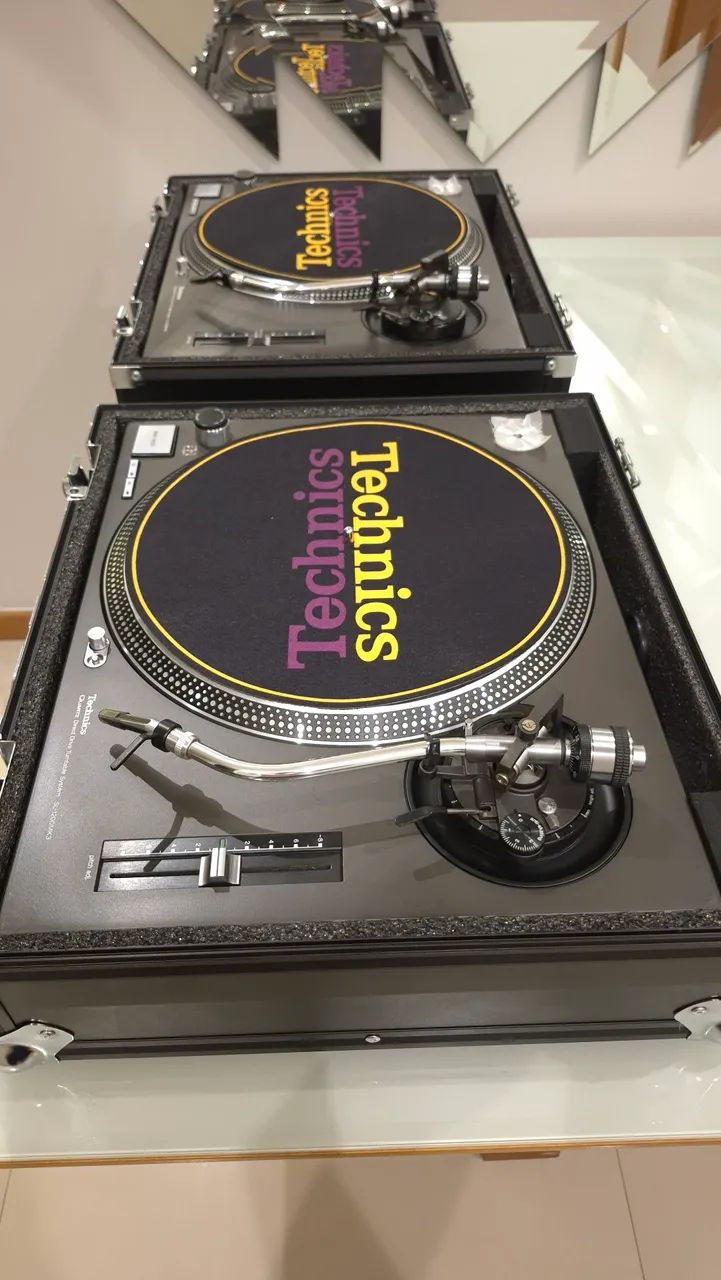 Par de Toca Discos Technics SL 1200 MK3 Novíssimas - Aparelhos de