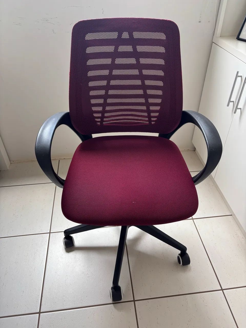 Cadeira escritorio tokstok vermelha - Foto 2