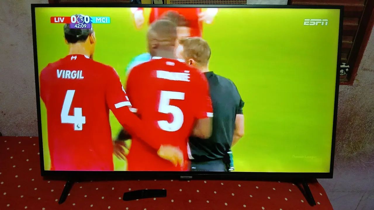 Vendo tv Samsung 50 polegadas smart 4k funcionando perfeitamente valor 1450 pra vim busca - Foto 3