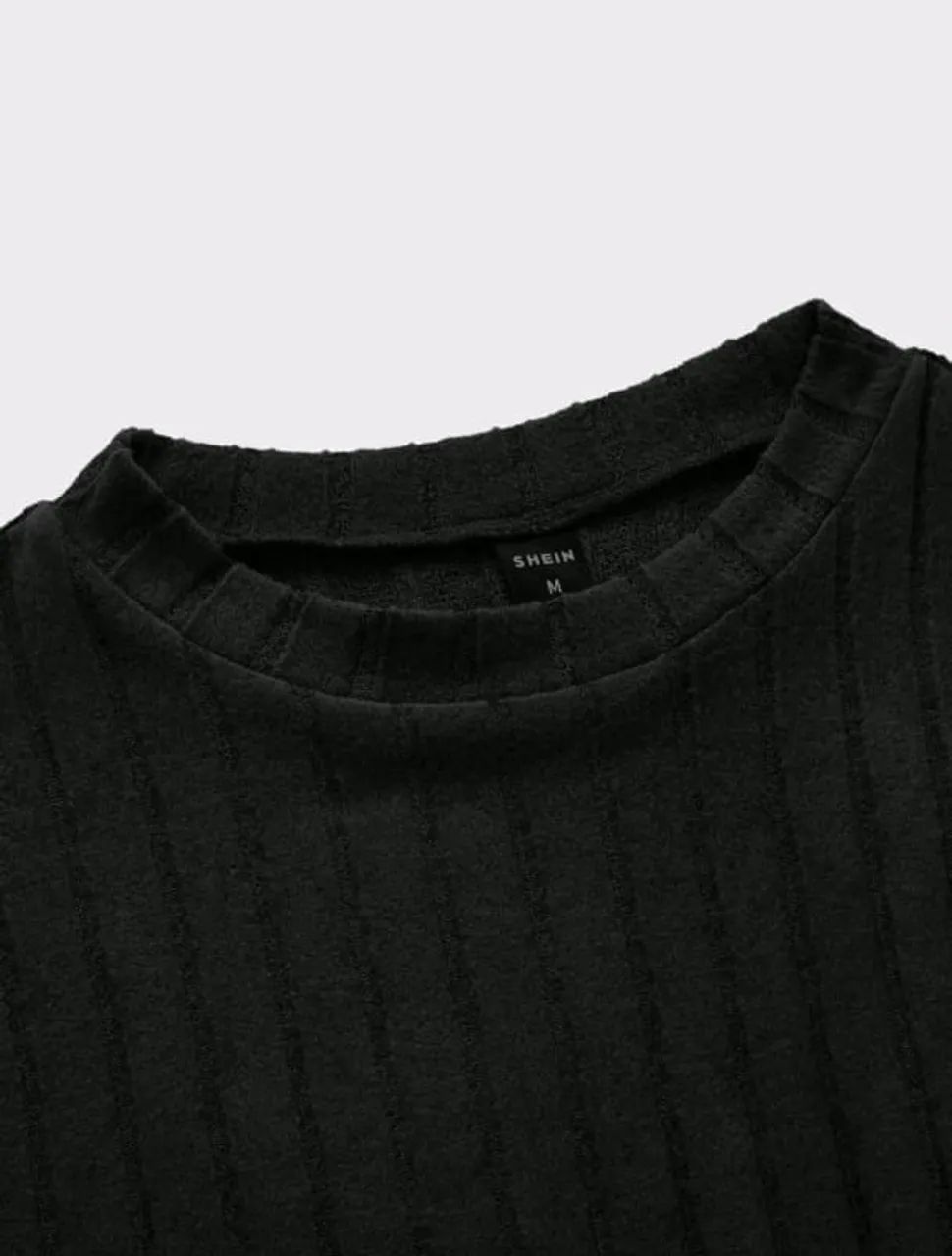 Camiseta com Nervuras Preto Manfinity - Foto 3