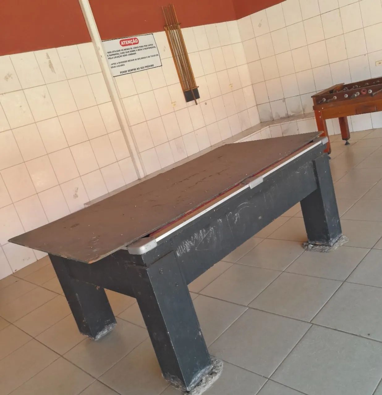 Vendo 2 Mesas de bilhar completa  preço a combinar e 1 de pibolim  - Foto 2