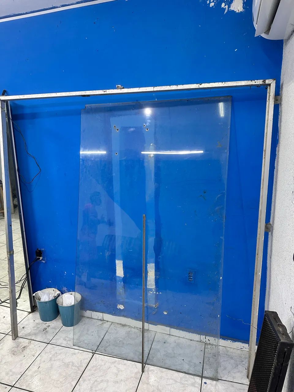 Porta de vidro 2.10x2.10 c/ mola - Foto 3