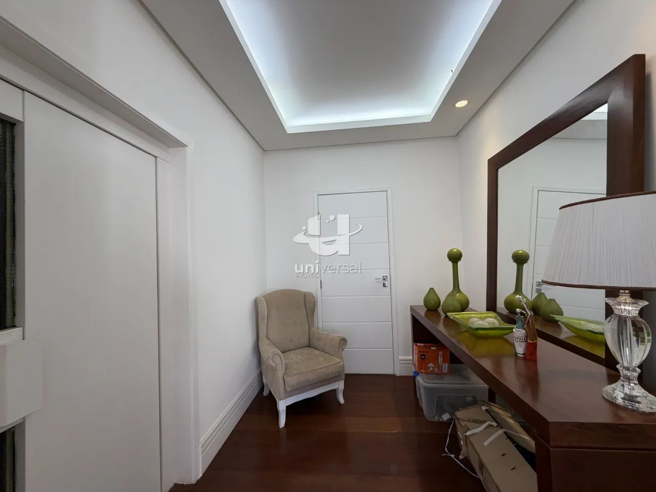 Exclusividade no Centro: 300m², 5 quartos, suíte com closet e 2 vagas. - Foto 3
