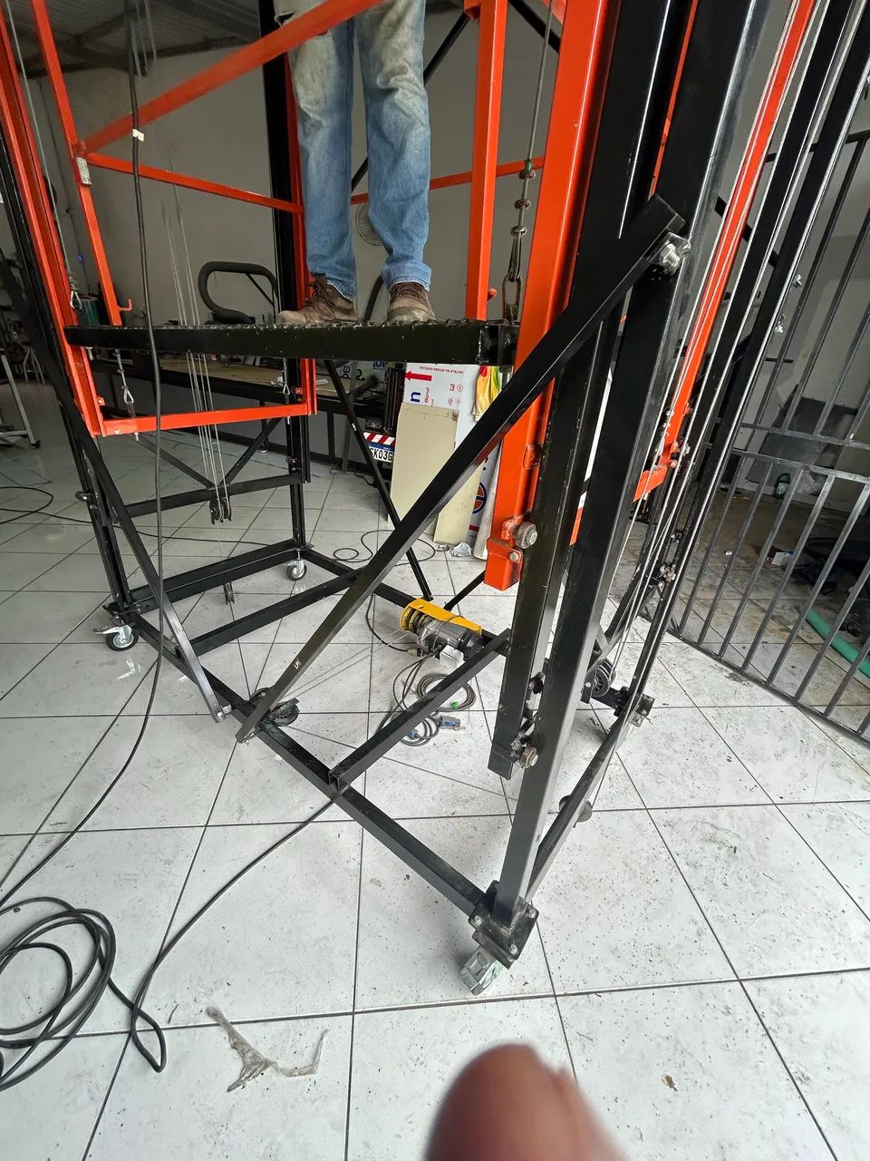Plataforma Elevatória elétrica 9m 250 kg - Foto 2