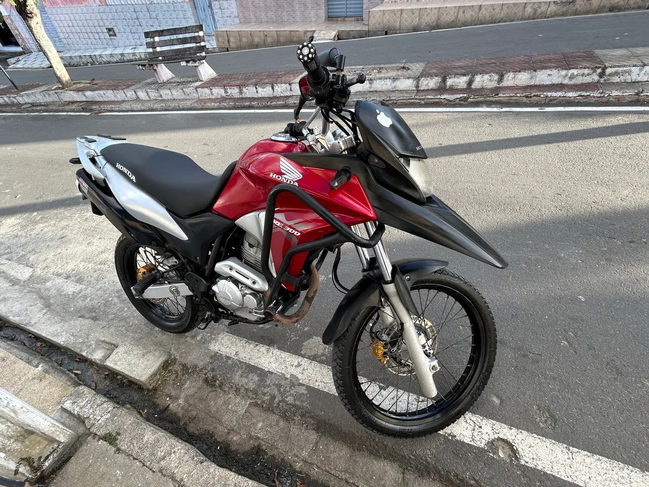 XRE 300. Ano 2014.