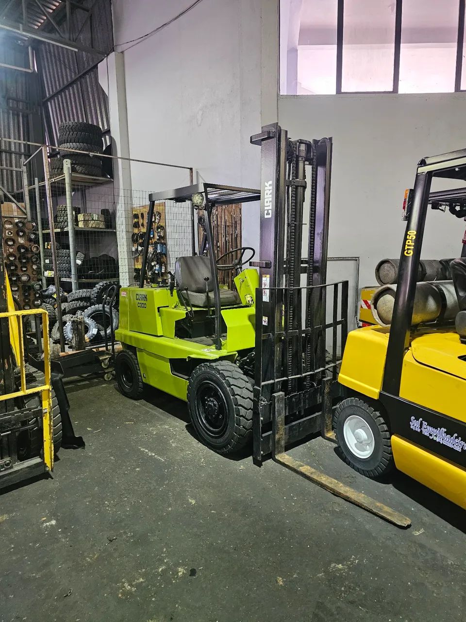Empilhadeira Clark c300 glp 