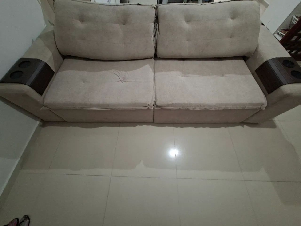 Vendo Sofá Spazzio Ariel todo reformado em madeira de primeira.