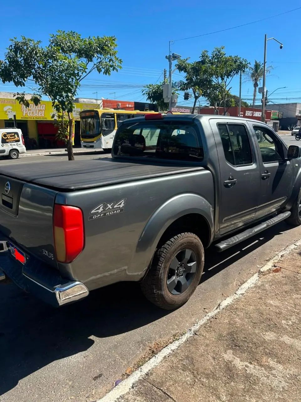 Nissan Frontier Frontier SEL CD 4x4 2.5 TB Diesel Aut. 2008