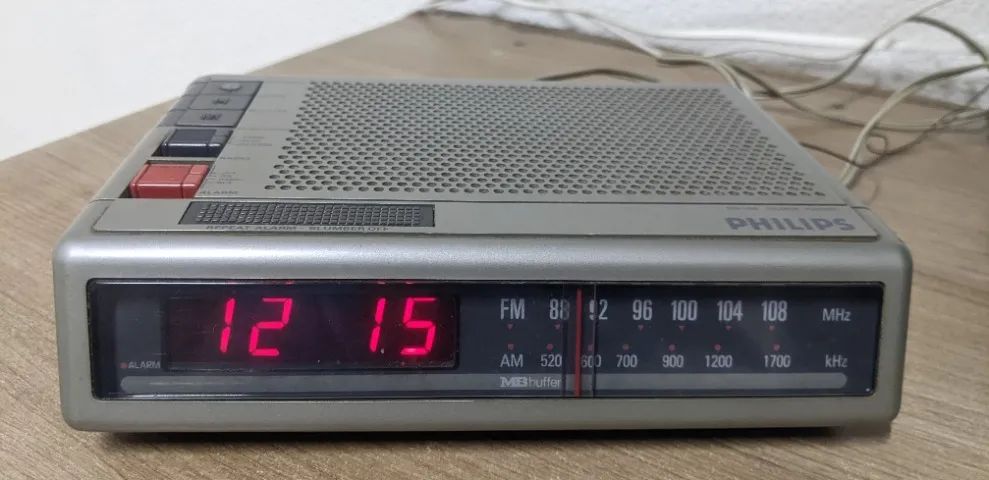 Rádio relógio Philips DS184 (Antigo)