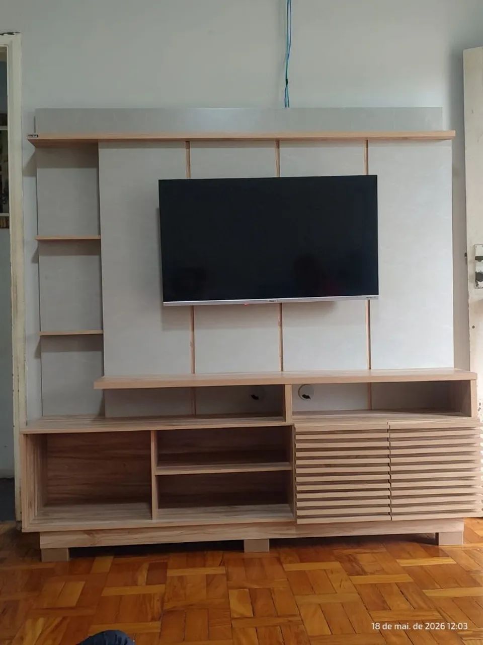 Estante para TV e Home Theater até 65 Polegadas 178,6cmx183cm Marmorizado 2 Portas Ripadas