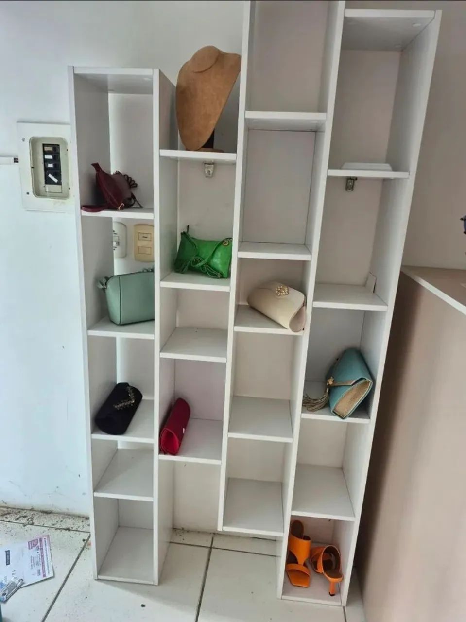 Vendo Estante, Balcão  e prateleiras  usada-bom estado.