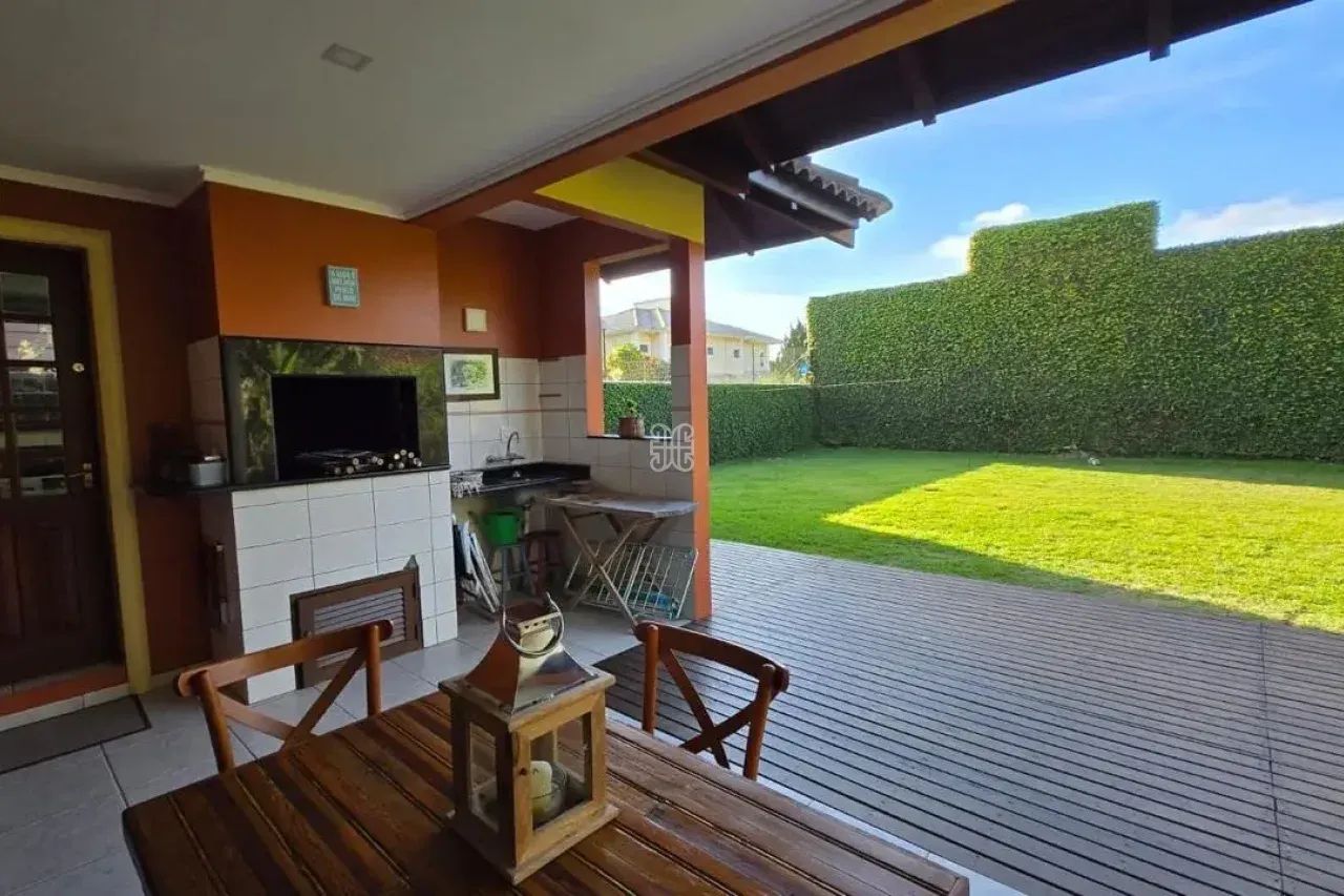 Casa com 3 dormitórios, 230 m² Privativos em Jurerê Internacional