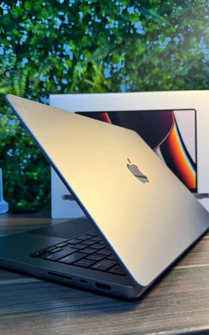 MacBook Pro 2021 A2442 Processador: M1 MAX 32GB DDR5 1TB SSD