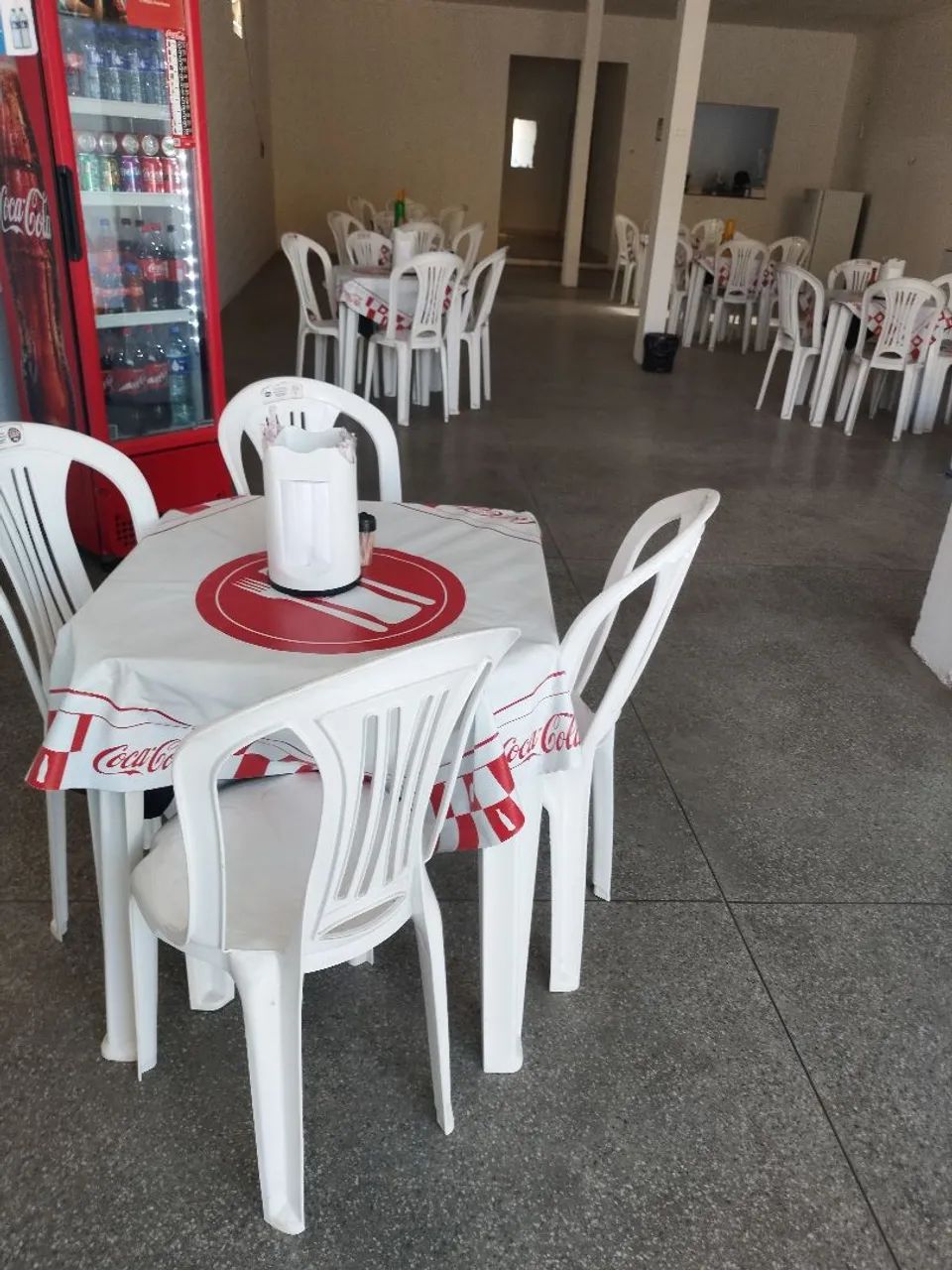 Vendo outros jogos de mesa com 32 cadeiras - Foto 2