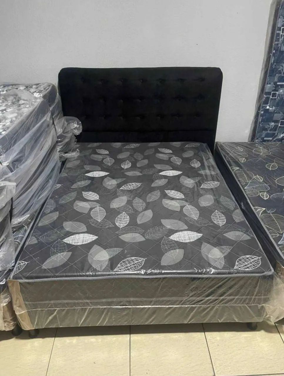Cama box casal (novo) hoje