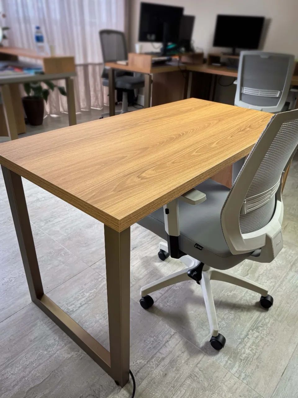 Mesa com gaveteiro - Foto 4