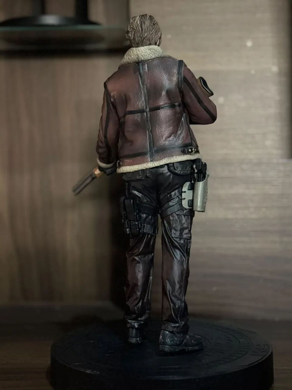 Action Figure Leon S. Kennedy Resident Evil 4 RE4 - Hobbies e