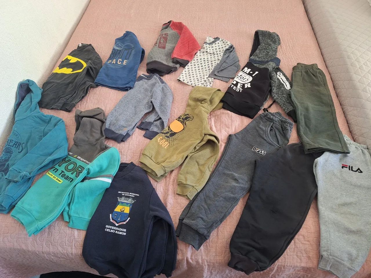 Roupas menino tamanho 3 e 4 calçados  tamanho 24 e 25/26 - Foto 4