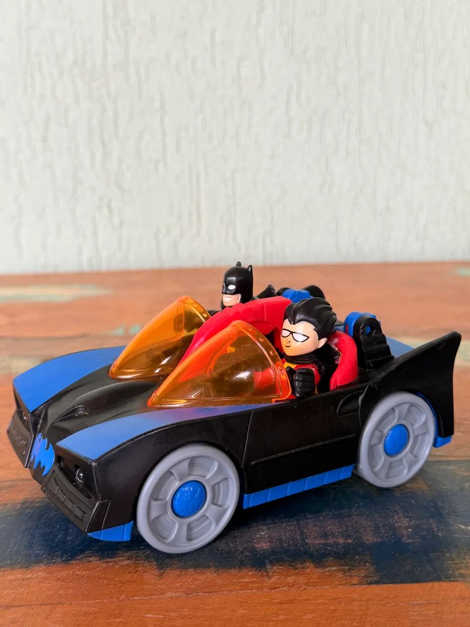 Batmóvel Transformável Fisher-Price Hero World + Batman e Robin
