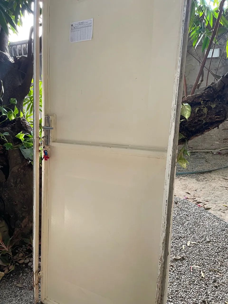 Vendo uma porta de ferro 