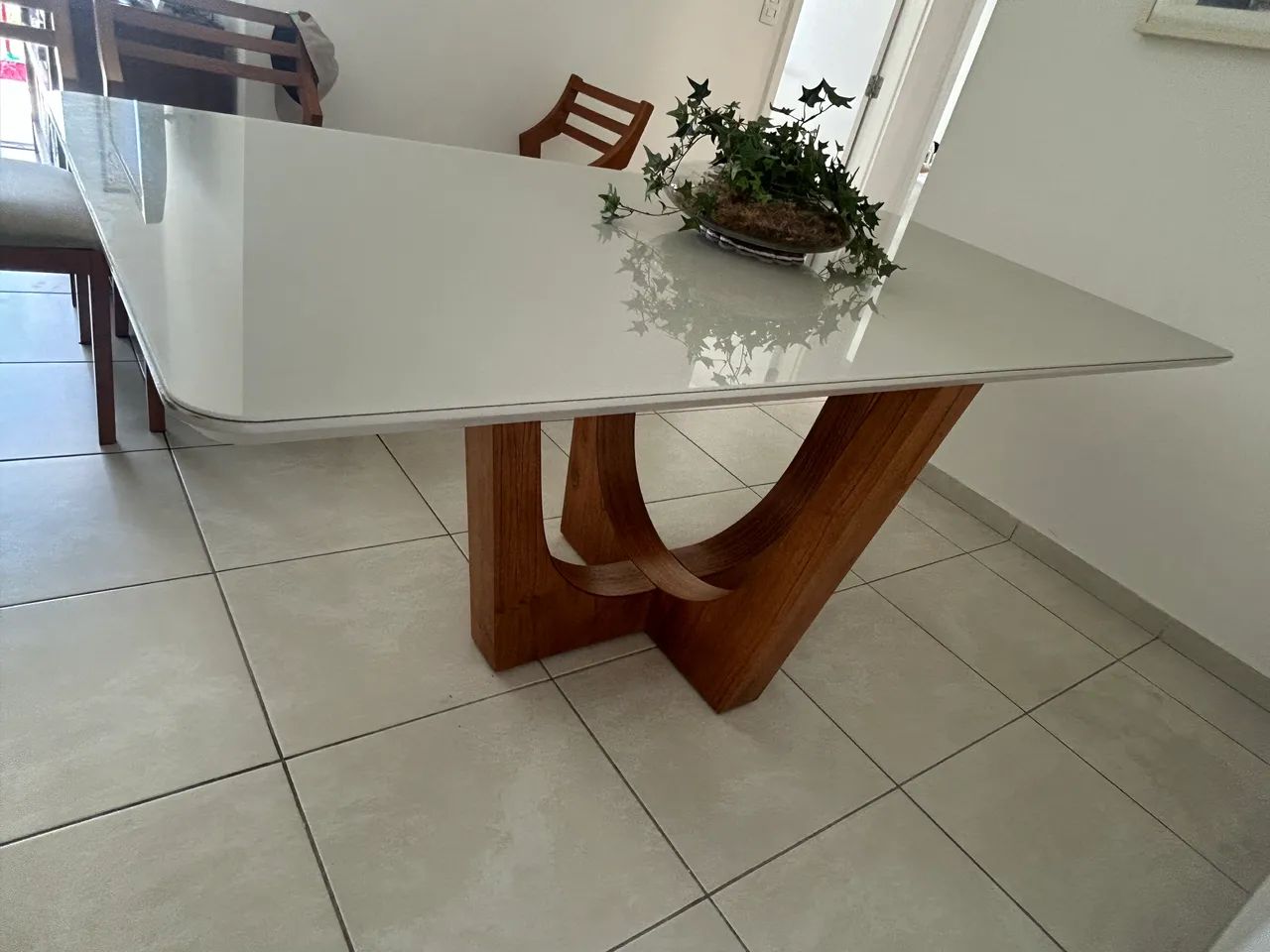 Mesa com tampo de vidro