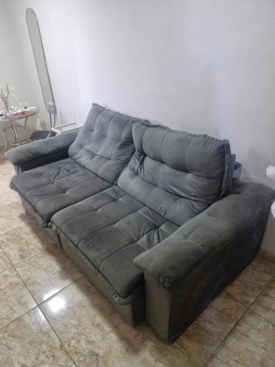 Sofá retrátil e reclinável