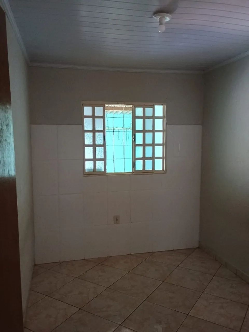 Casa de 2 quartos com garagem r$ 1000,00