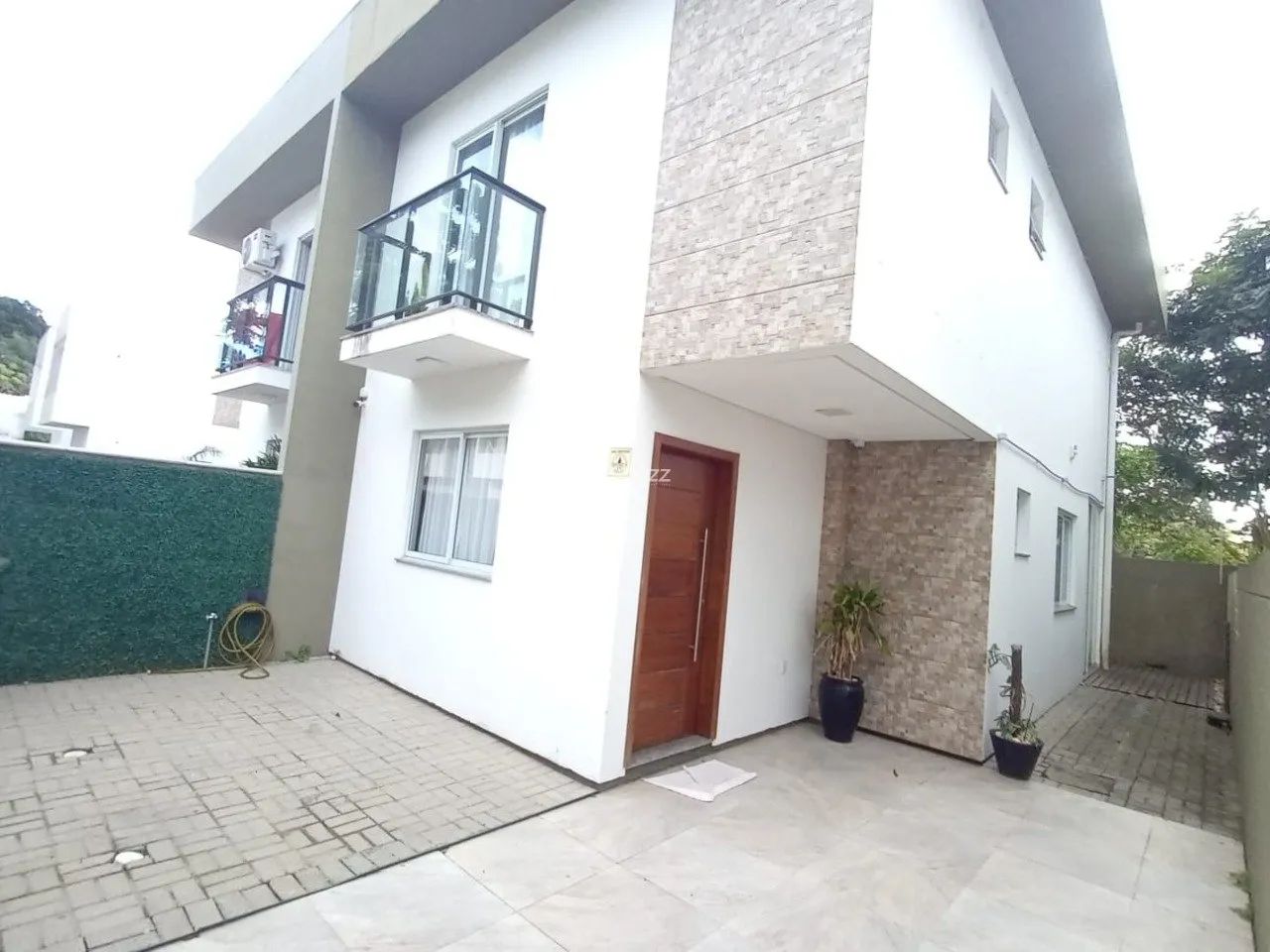 Casa de 3 dormitórios para alugar no Campeche - Florianópolis